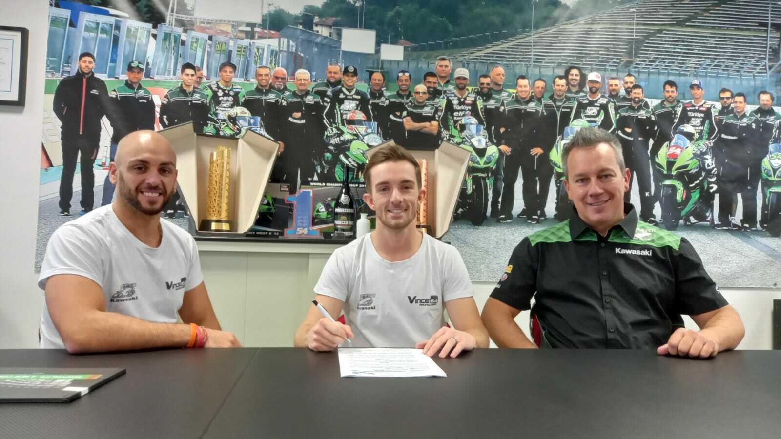 McPhee signs for Kawasaki