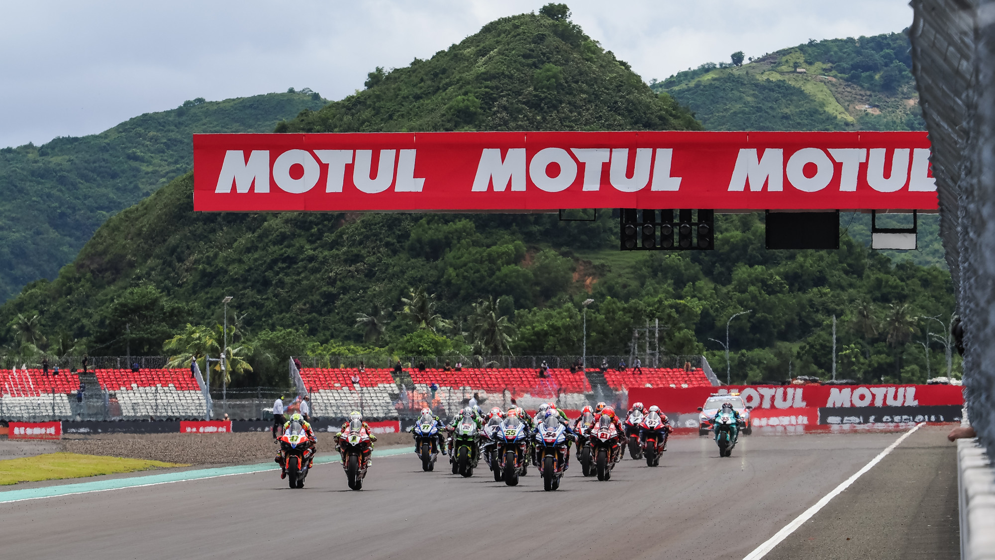 Race One start WorldSBK Bautista